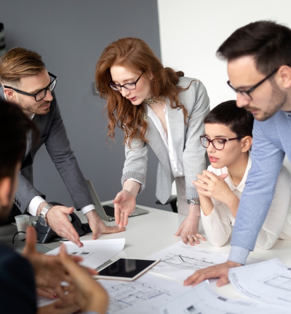 Consulente finanziario Consalti in Svizzera che assiste un cliente